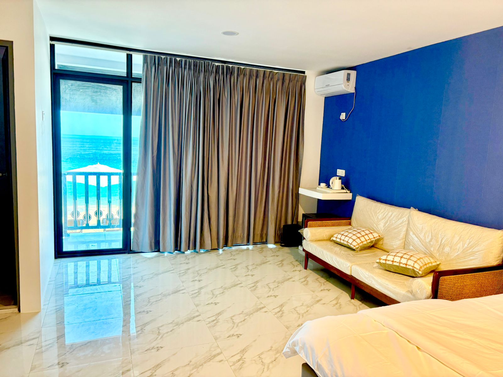 Executive Room with sea view and sofa